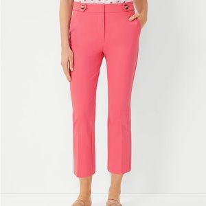 NWT and So So Cute! 🎀 Ann Taylor Kick Crop Pants Barbiecore Pink Size 4
